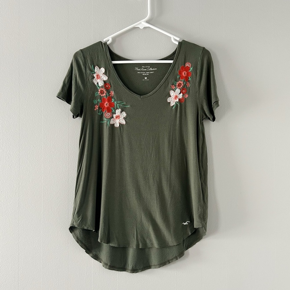 Hollister Olive Green Floral Must Have Flowy Short Sleeve Tee